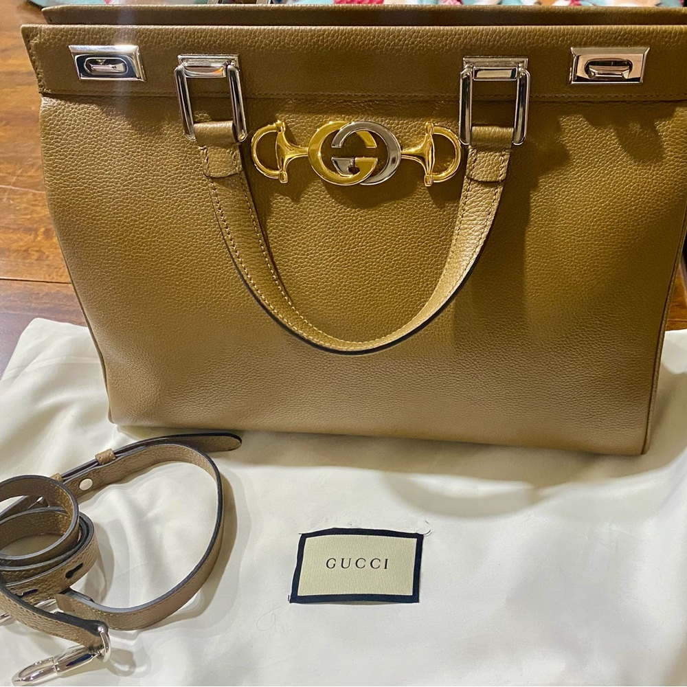 Gucci New GG Zumi Logo Horsebit Grain Leather Top Handle Purse/Tan Shoulder Bag